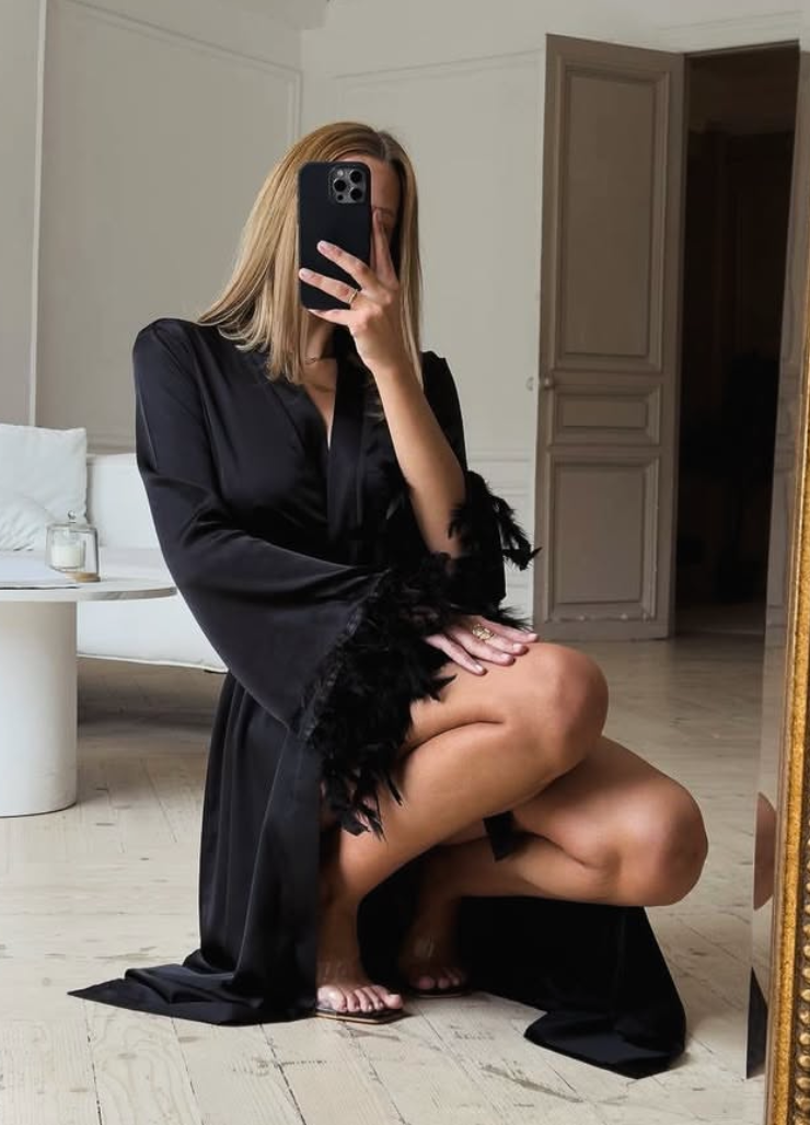 IVY ROBE- BLACK
